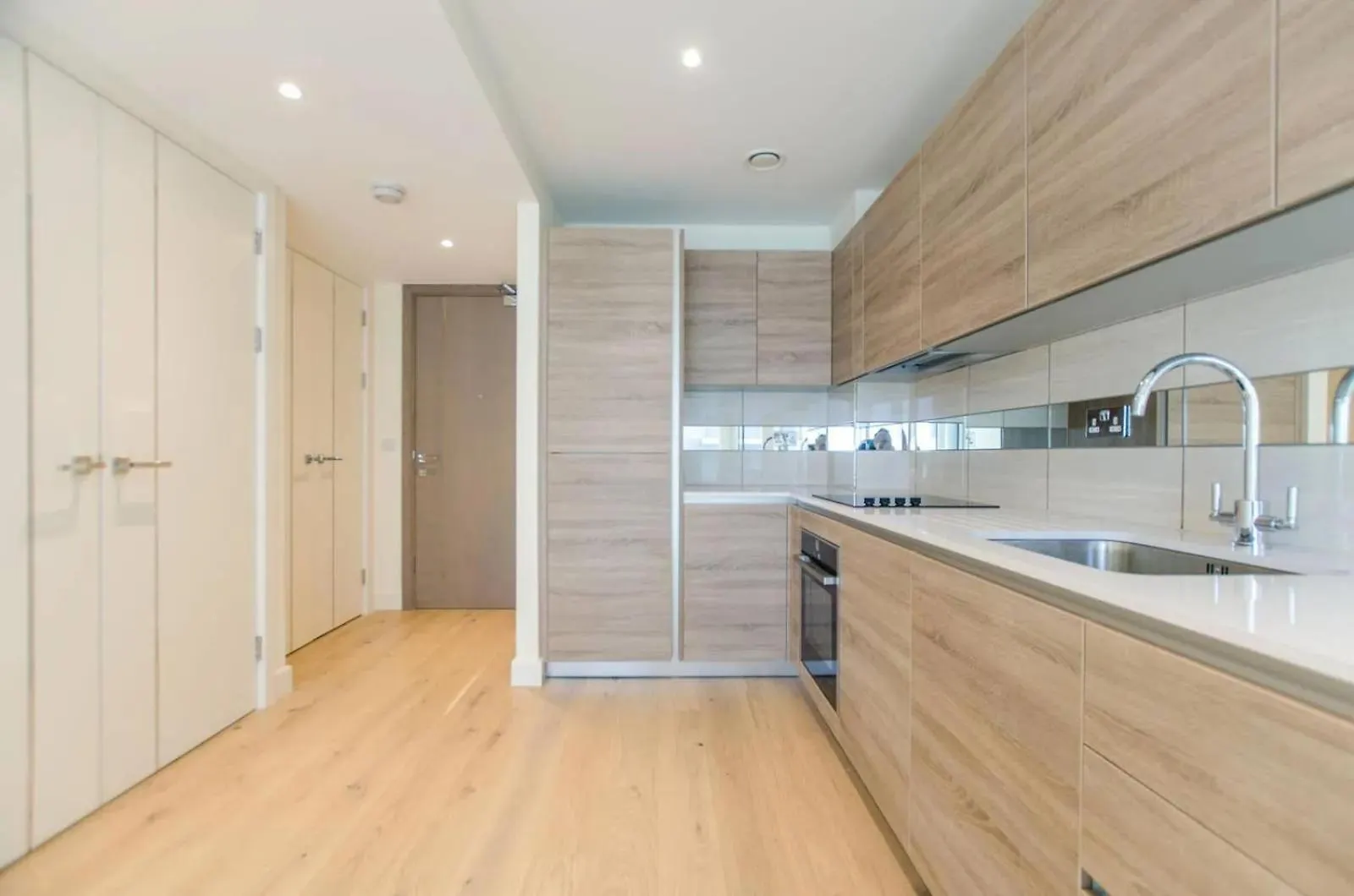Luxury 1 Bed Apartment With Balcony London